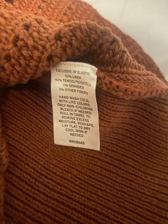 Treasure & Bond Rust Knit V-Neck Flutter Sleeve Top - Picture 5 of 5